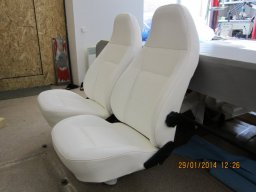 передние сидение AUDI-80 после ремонта_1