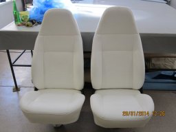 передние сидение AUDI-80 после ремонта_2