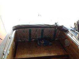 тент в свёрнутом виде на дугах