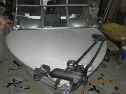 Ходовой тент на катер TRACKER TARGA V-17 WT